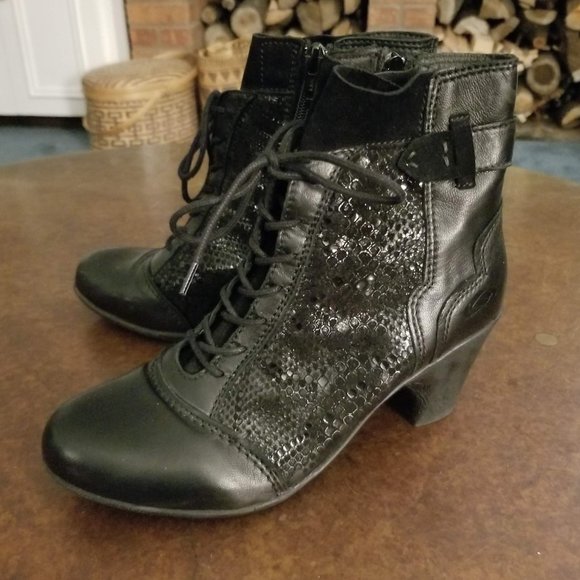 Elegant Black Ankle Boots - Picture 9 of 9